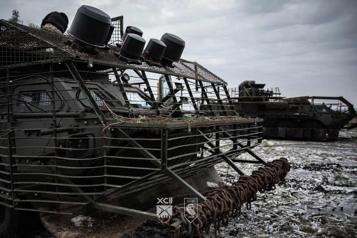 БТР-4 5-го штурмового батальона 92-ой ОШБр. Похоже, что машины из числа произведенных уже во время Большой войны. 
#ОПК_UA #ХКБМ