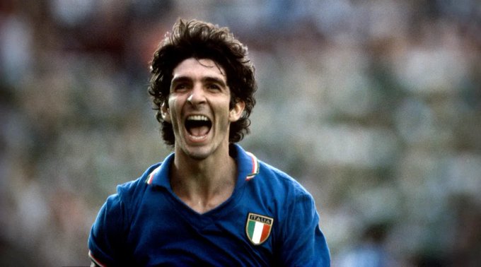 ExtremeFootbal4's tweet photo. Iconic striker Paolo Rossi's goals led Italy to victory at the 1982 World Cup. He scored six times to win the Golden Boot, including the opener in the final against West Germany. His standout performances also earned him the Golden Ball as the tournament's best player. https://t.co/cImmS0LbpG