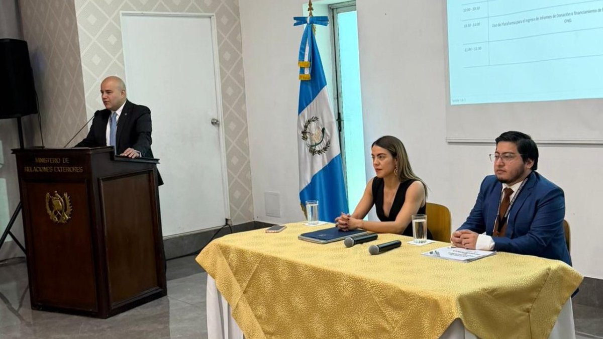 MinexGt's tweet photo. El Ministerio de Relaciones Exteriores organizó dos jornadas de capacitación, el 24 y 25 de febrero, para dar a conocer las acciones que ha realizado para la digitalización de las gestiones de inscripción y presentación de informes de donaciones de fuente externa de las ONG para el desarrollo, con el objetivo de garantizar celeridad y transparencia en el portal de la Cancillería dedicado a estas entidades.

En dicho encuentro se informó que, a la fecha, 161 ONG han interactuado con los servicios virtuales del MINEX.

La digitalización ofrece ventajas competitivas fundamentales en la prestación de servicios públicos:

✅ Agilidad y eficiencia operativa
✅ Gratuidad y seguridad jurídica
✅ Transparencia

La Plataforma de Organizaciones no Gubernamentales es el canal oficial de comunicación y transparencia por medio del cual el MINEX confirma su compromiso con la modernización institucional, la gestión pública ágil y eficiente.

📰 https://t.co/xmAapudFoC