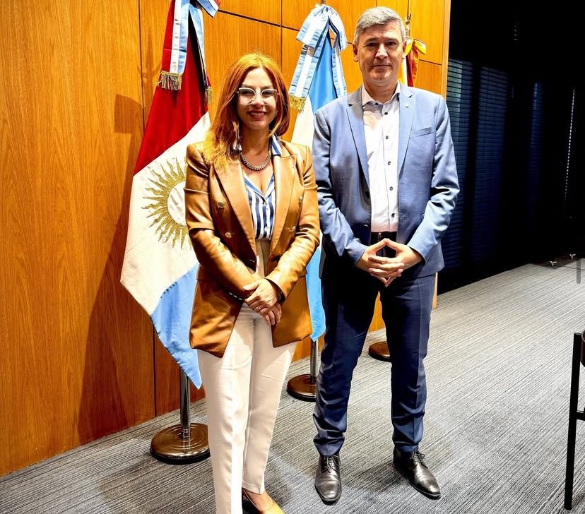 🚨🚨🚨🚨🚨
Carla Moreno, hija del concejal Ricardo moreno, es Directora de la Secretaría de Articulación Territorial.
Alguien me puede explicar que mierda hace? 
Estoy MUY indignado:
Se llena la boca hablando de los pobres pero cobra 4 palos y no hace nada por los cordobeses.
HDP