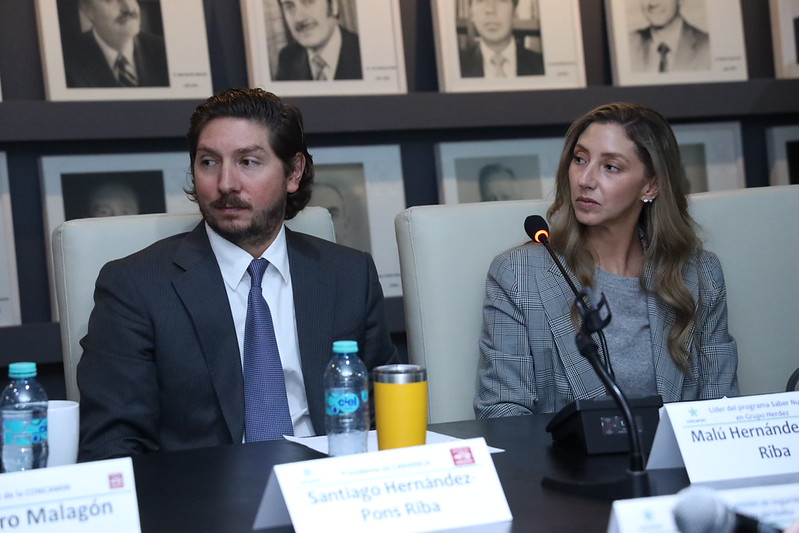 CONCAMIN's tweet photo. Con la participación del presidente de la #CONCAMIN, Alejandro Malagón, @AMalagonB, quien compartió su visión sobre la importancia actual de la #RSE y el impacto social en las comunidades, se llevó a cabo la sesión mensual de la Comisión de Responsabilidad Social y Empresarial de la Confederación.

Presidida por Karen Andrea Lazcano, @Klazcanoo, la comisión contó con un panel de alto nivel titulado: “Proyectos sustentables del sector de conservas alimenticias enfocados en el impacto social” por parte de empresas afiliadas a la @CANAINCA. 

En la sesión participaron las empresas líderes que compartieron sus mejores prácticas:
✅ @UnileverMX
✅ @OficialJumex
✅ @GrupoHerdezMX

También se anunció la creación de la Vicepresidencia de Derechos Humanos, que estará encabezada por Alejandra Abad, @alejandra_abad_, presidenta de @CanajadInformes. Desde la comisión seguimos fortaleciendo y compartiendo el compromiso de la industria con un futuro más responsable y humano.