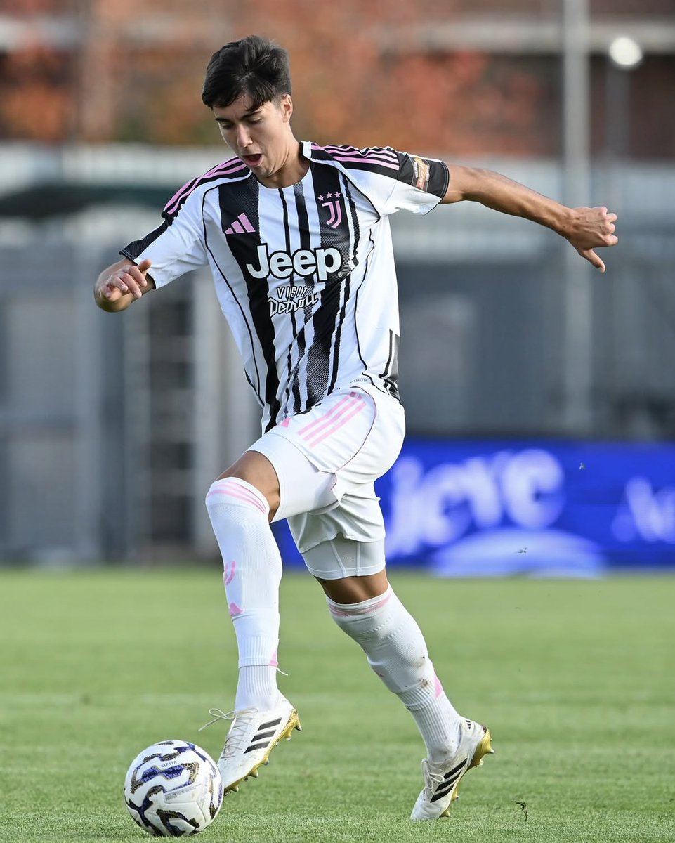 Javier Gil (19 años), central de Molina de Segura, está hoy en la convocatoria de la Juventus en Champions League ante el Galatasaray.