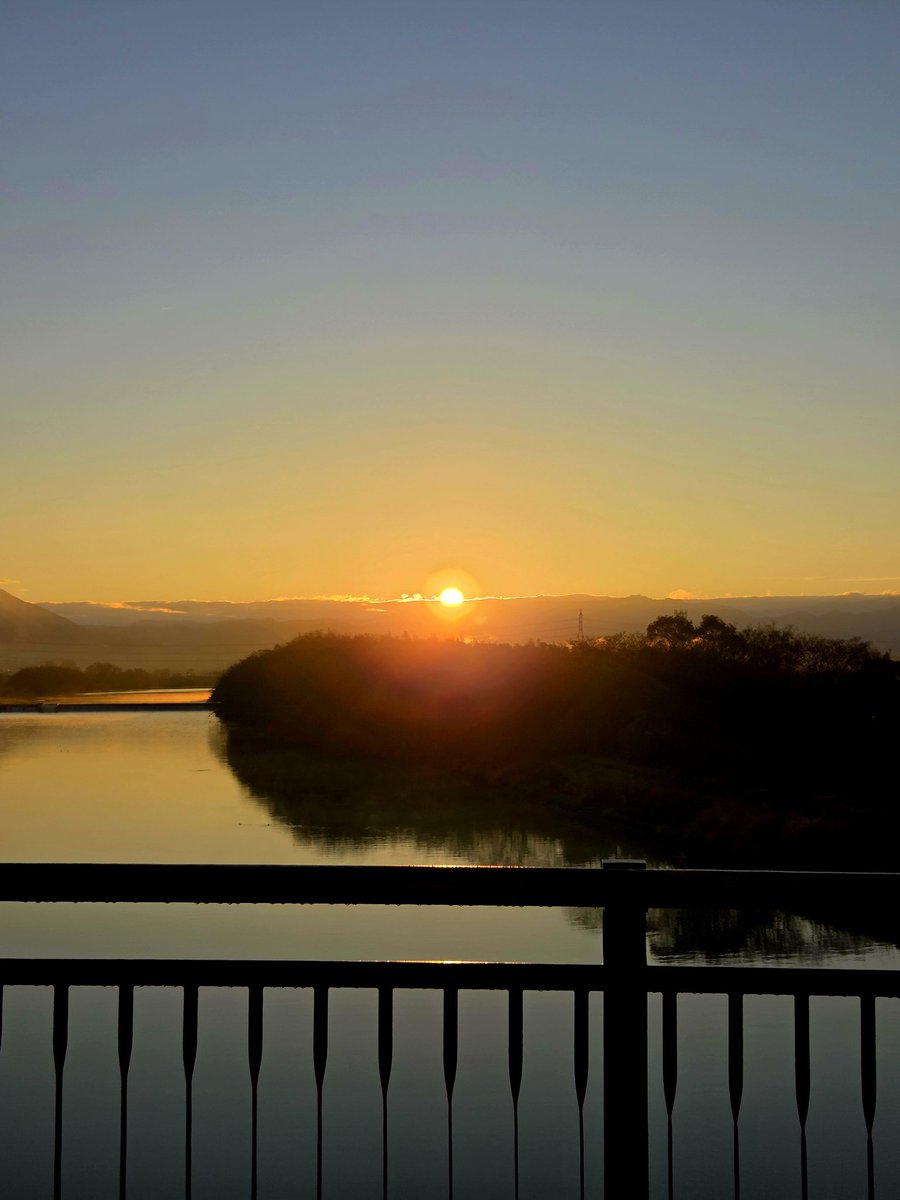 おはようございます
素敵な１日をお過ごしください✨️
#朝日