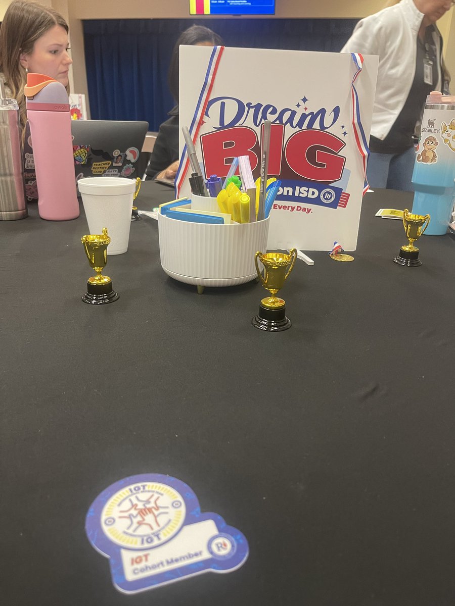 Cynthia Urteaga tweet media