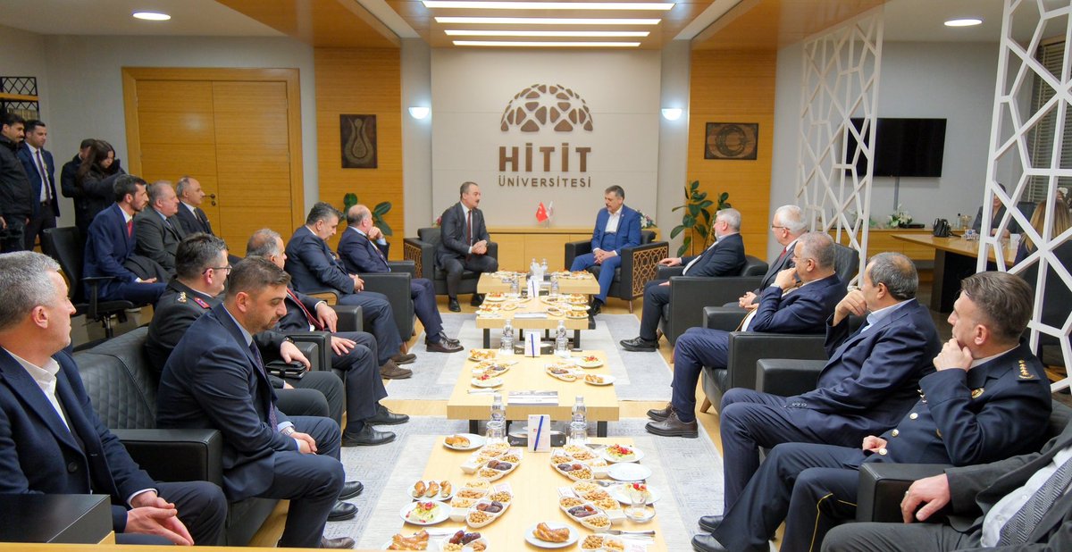 ProfAliOzturk's tweet photo. Çorum Valimiz olarak görev yaptığı 5 yılda riyasetlerinde önemli çalışmalara imza attığımız İçişleri Bakanımız Sn. Mustafa Çiftçi’yi ağırlayarak üniversitemizdeki son dönem gelişmeleri sunduk. Nazik ziyaretleri için Sn. Bakanımıza teşekkür ederim. Rabbim, yar ve yardımcısı olsun. https://t.co/Fsqqh2UqV6