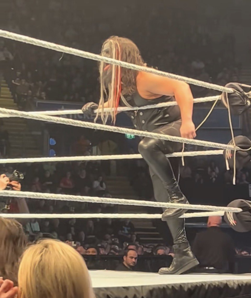 Zak_4lyf's tweet image. Uncle Howdy had Solo Sikoa blushing 😭 😭 😭