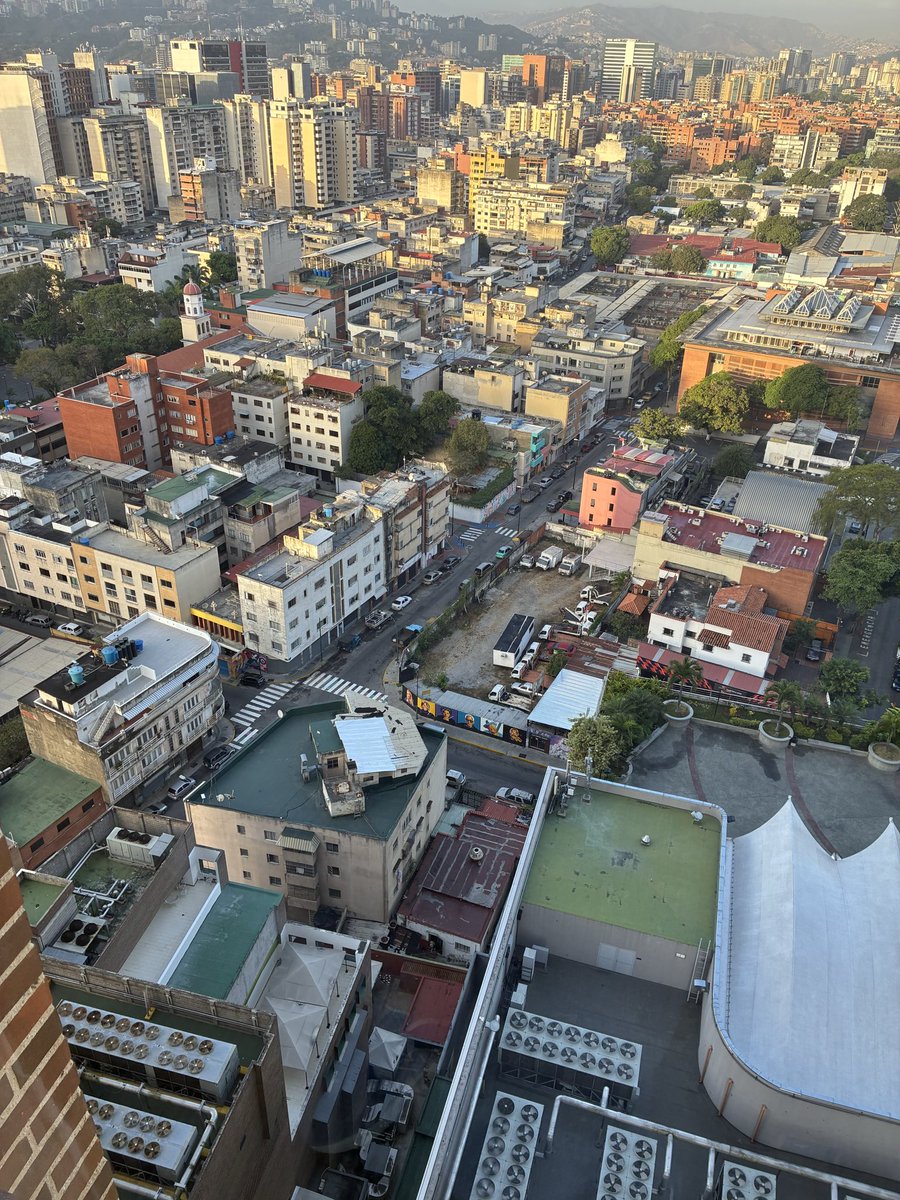 Greetings from Caracas. According to sources familiar with the matter US sanctions could be lifted off Venezuela within days. #OOTT #Venezuela