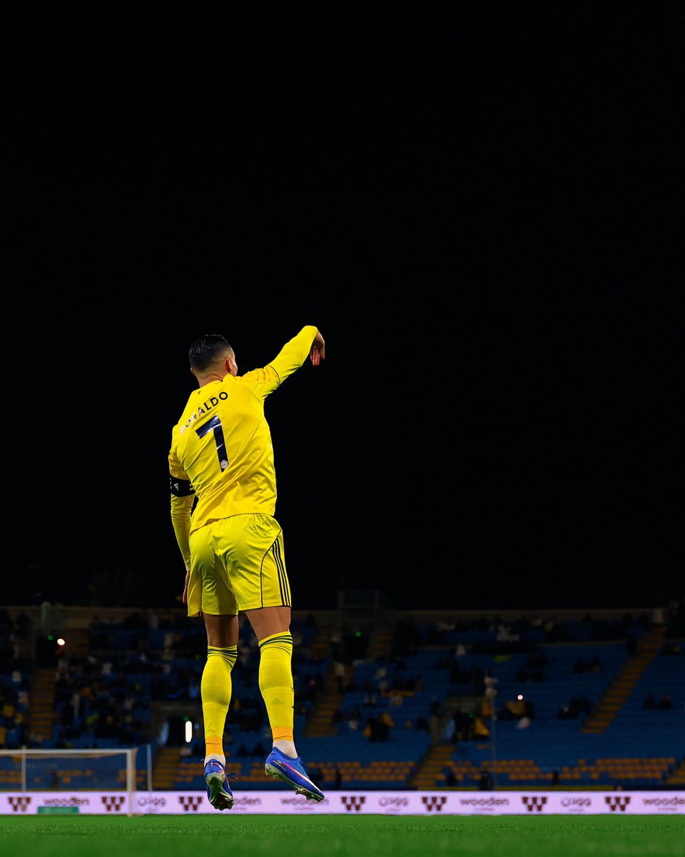 Football or Basketball, it’s always a SLAM DUNK for the GOAT 🏀🐐