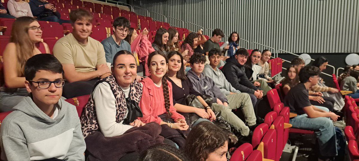 🏆 Hemos ganado, por segunda vez, la fase práctica de la Olimpiada de Geología de Extremadura. En la fase individual, cuatro de muestros estudiantes han quedado entre los ocho primeros (tercer, quinto, sexto y octavo puesto). ¡Enhorabuena! 👏
#YoSoydelGabri