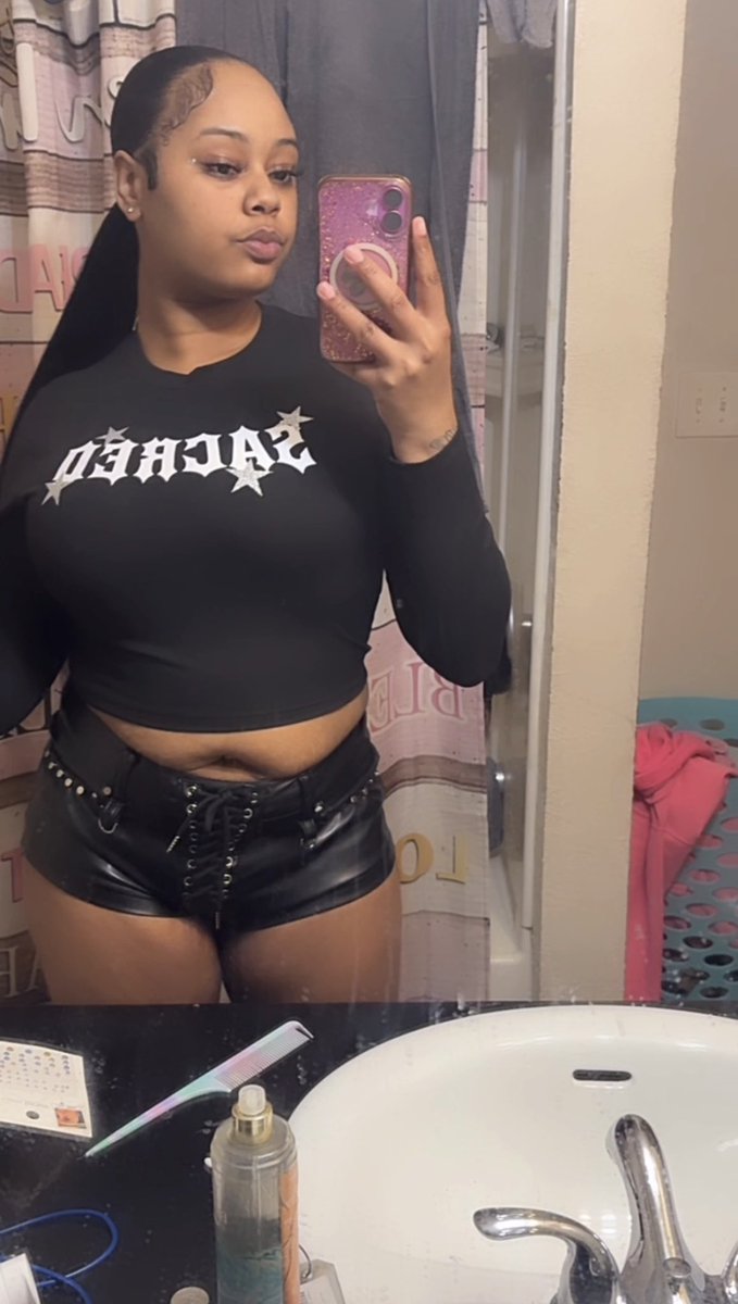 TherealNiya_22's tweet photo. 🖤🩸 https://t.co/l4RJIuJQoC
