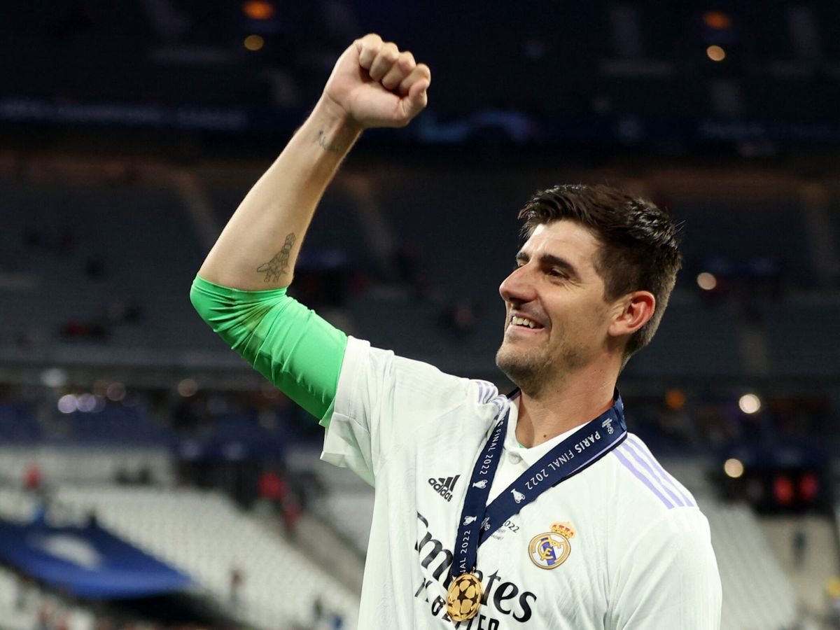 Cr7stianismo_'s tweet photo. Como es portero no vais a hablar de él.

Pero Thibaut Courtois se ha hecho una eliminatoria absolutamente histórica.

Es el mejor de todos los tiempos. Y todavía tiene margen y tiempo para ganar más de lo que ya ha ganado. https://t.co/DAlaCjNBte