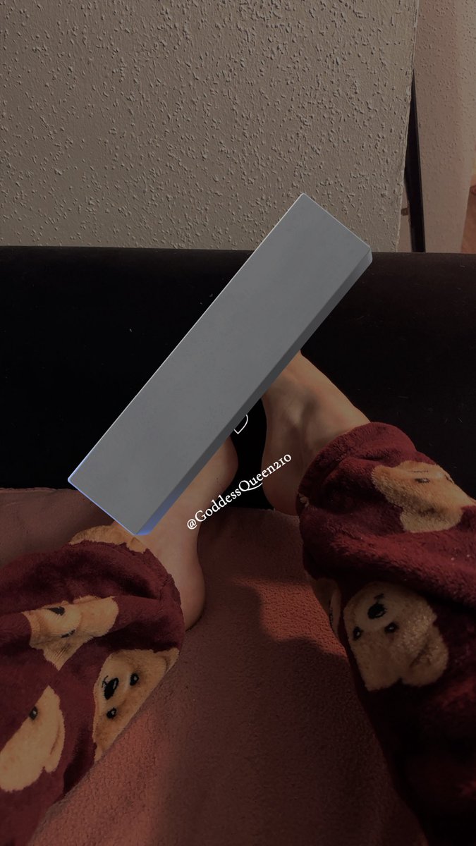 Na du fußfotze 😌 
Ich weis du würdest es gern ohne den Sticker sehen aber dafür musst du Versager zahlen 😈 
|#Findom #Goddess #Geldherrin #Geldsklave #Zahlschwein #feetfetısh #feetworshi̇p #Feet #Zahlsklave #CashCow #Feetslave #MoneySlave |