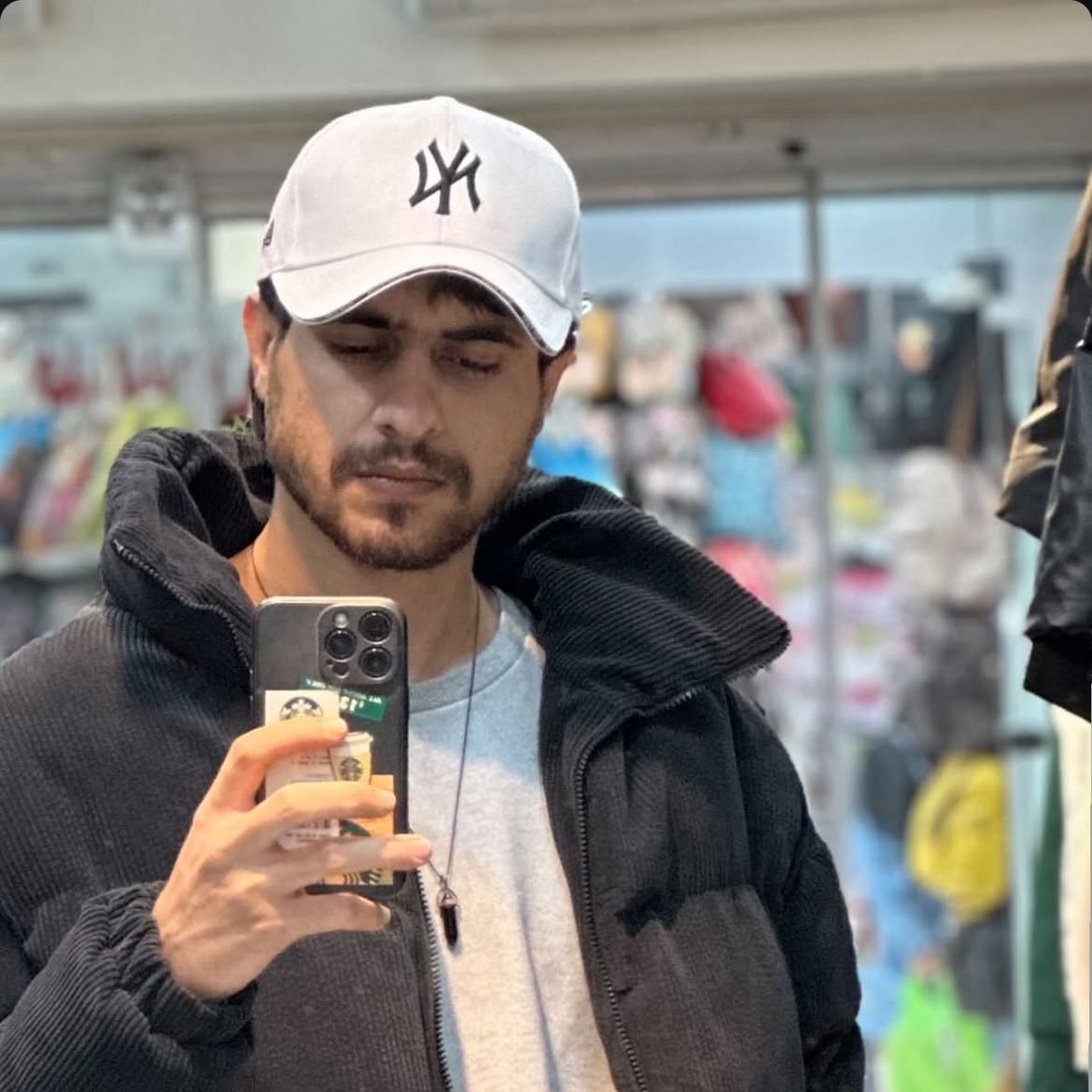 دریافتی
سوم اسفند مزدوران رژیم شبانه #علی_عباسی اهل نورآباد ممسنی رو ربودن و تا الان هیچ خبری از این پسر نیست.
لطفا ازش بنویسید نتونن در سکوت بلایی سرش بیارن.