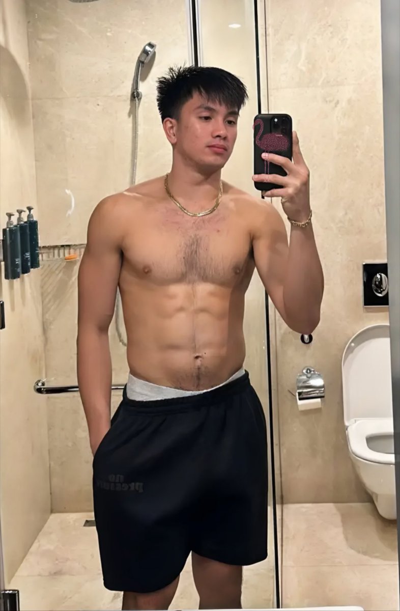 King30kong88's tweet photo. Morning Dadi Adrian 💗🦩 https://t.co/BUpgqfIVhx