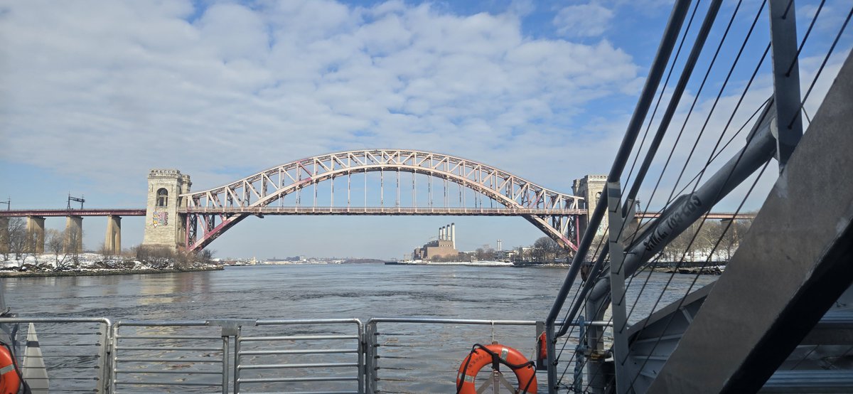 Justin? more like 🚍tin tweet media