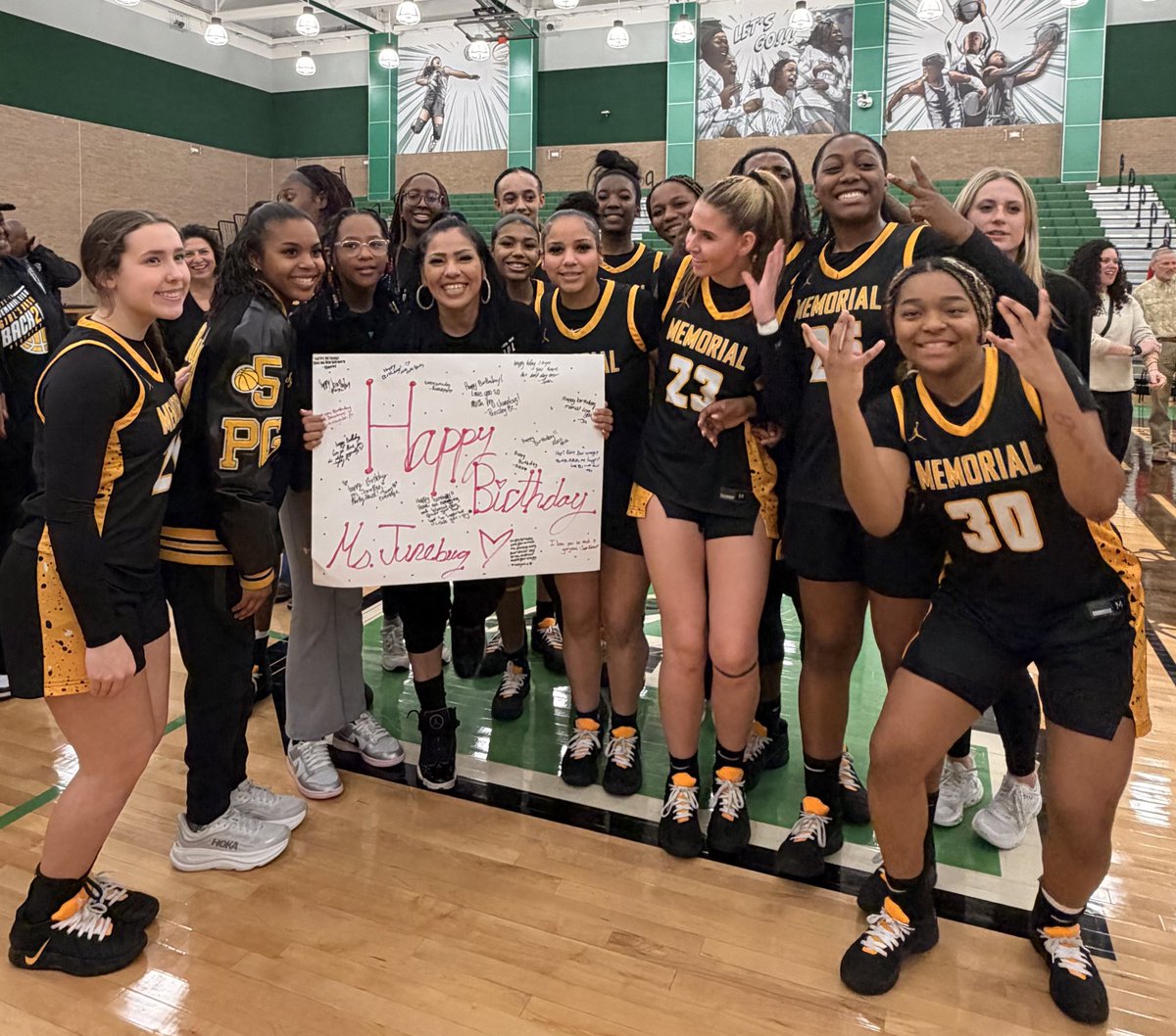 miss_junebugg tweet media