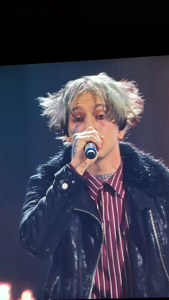 TheRealSeg's tweet photo. Comunque #Chiello è esattamente la rappresentazione di me stesso quando mi sveglio alle 6 del mattino per andare al lavoro #Sanremo2026 #sanremo https://t.co/RHnmZI7bfZ