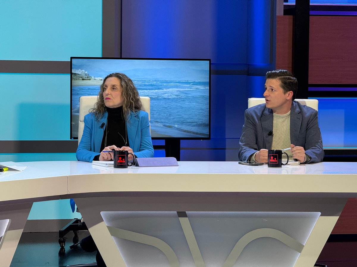 apunt_media's tweet photo. #ÀPuntEtBusca | En la taula d’experts d’esta nit comptem amb la presència d’Amparo @PerisSalas, criminòloga; @IgnacioCabanes, periodista de ‘Las Provincias’; i Txema Millán, periodista i company d’‘À Punt et busca’.  

Estem 🔴 en directe amb @mireia_llinares i @JuanNietoIvars
👉🏼 https://t.co/wQZxD41zCM