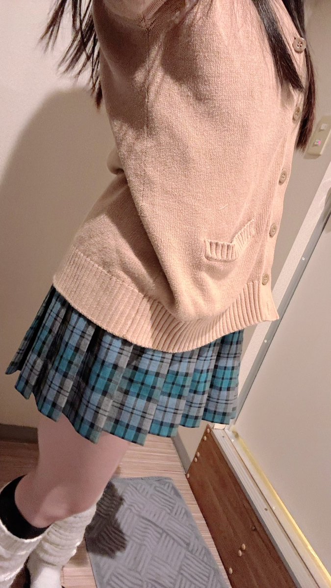 aoche___momo's tweet photo. 色んなショット制服可愛いでしょ？ https://t.co/kgeIuUdnZC