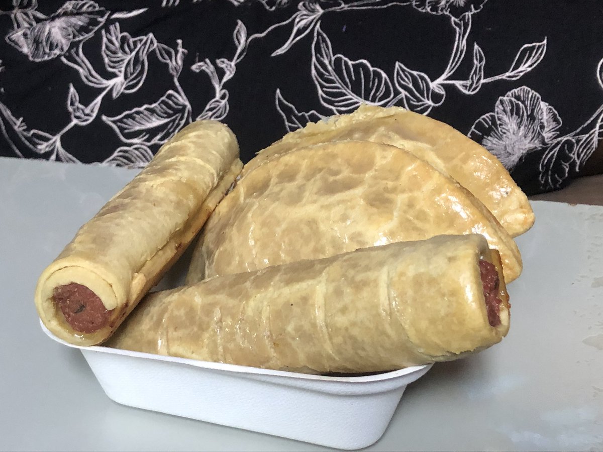 AdenikeVer50272's tweet photo. Day 18 of posting what i love doing till pharos tge. 
 Flakky and yummy pie/sausage from the kitchen of your celebrity pharos chef 👩‍🍳. 
#Pretge
#Premainnet
#Pharos
#Web3entrepreneur https://t.co/mxIzGAOMkO