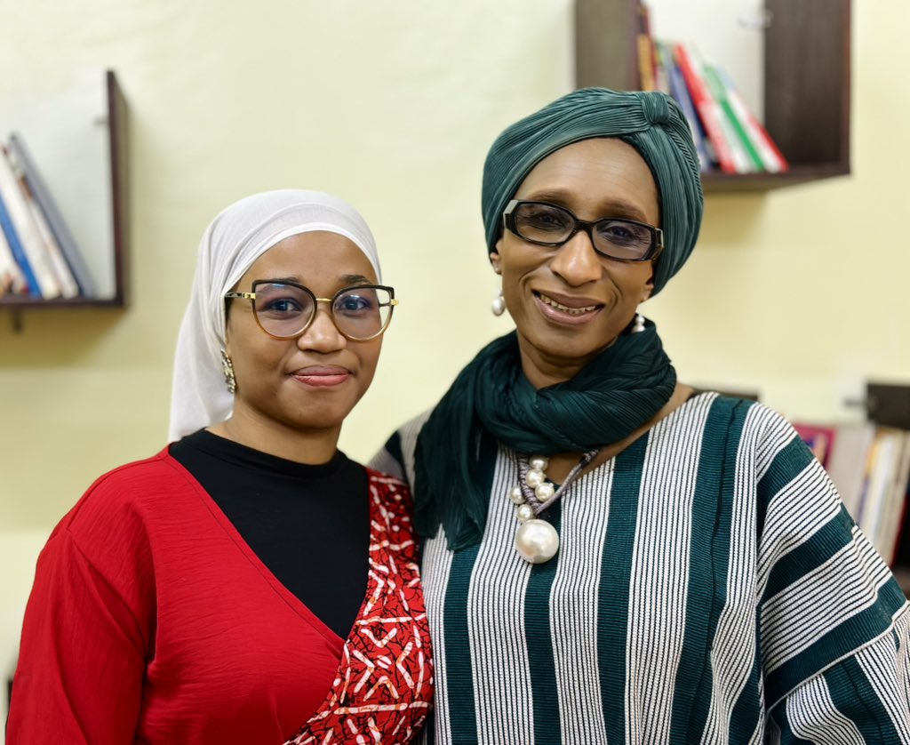 leadmagml's tweet photo. Lead Magazine reçu ce jour par Mme @KadiatouKonare lauréate dans la catégorie culture et Prix des Prix femme leader de l’année 2025 Prix Aoua Keïta lors de la cérémonie des Woman Leadership Awards-Prix Aoua Keïta 2e édition. 
#Mali #leadershipfeminin #PrixAouakeita https://t.co/OFZP9yBchJ