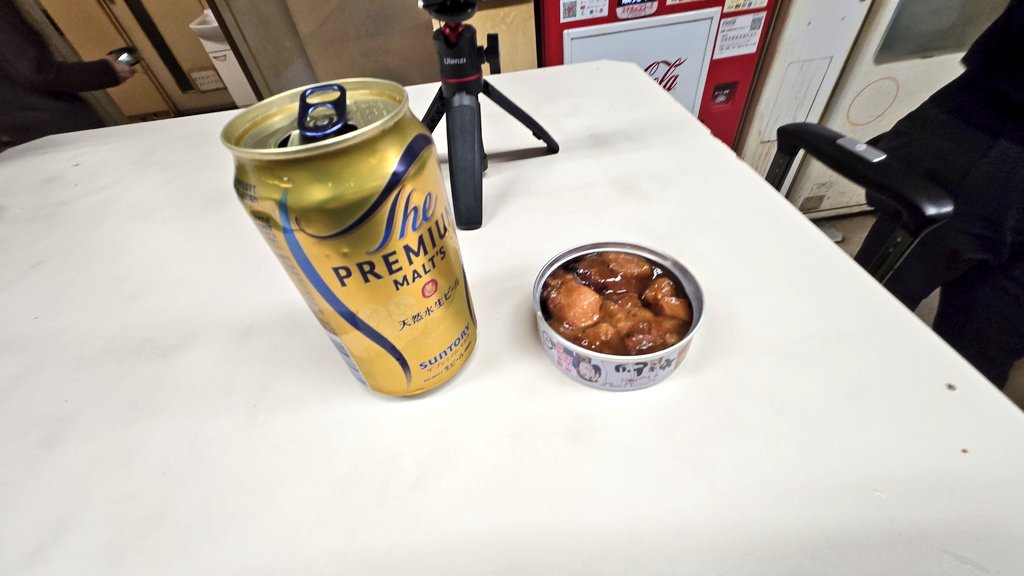 KenichiOsaaka's tweet photo. ついに…登録者数40万人突破！✨
一つの大きな節目を迎えることができました。皆様の温かい応援のおかげです。本当に感謝しかありません。
​これからも大好きな酒場文化を楽しみながら、役立つ情報を全力でお届けします！身の引き締まる思いですが、お先に乾杯させて頂きました🍻
#YouTube　#ケニチ https://t.co/CJ26Xj8qo0