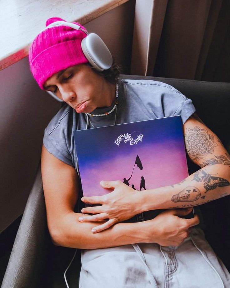 KiaParra10's tweet photo. cómo pinterest me ve versión timø:

☆ timø 
☆ timø lyrics 
☆ timø álbum 
☆ timø aesthetic https://t.co/UcZGu27ZuQ