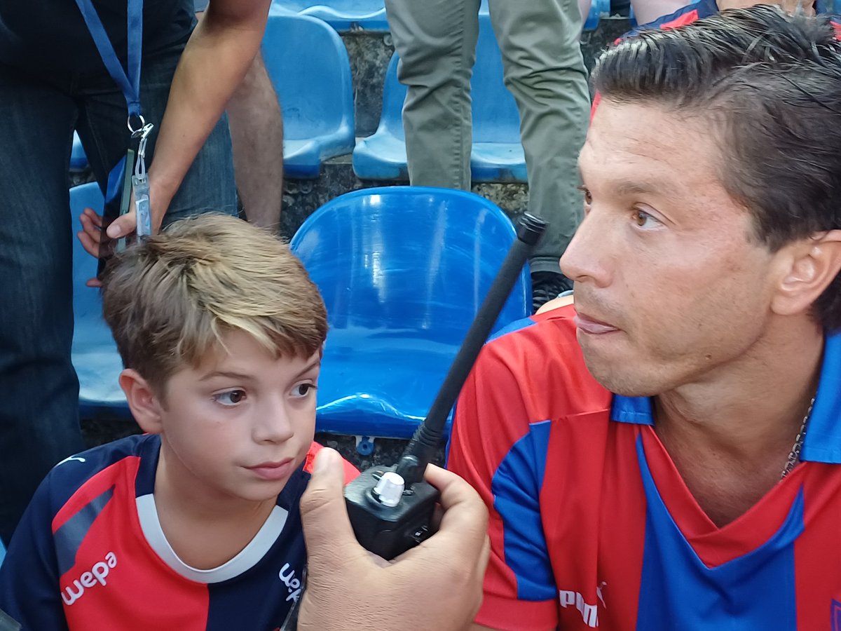 Carlitos Rejala presente en la preferencia sector de Cerro Porteño con su hijo. <a href="/carlitosrejala/">Carlitos Rejala</a>
#LaTribu 
#SuperDeport  
#1120AM
#650AM