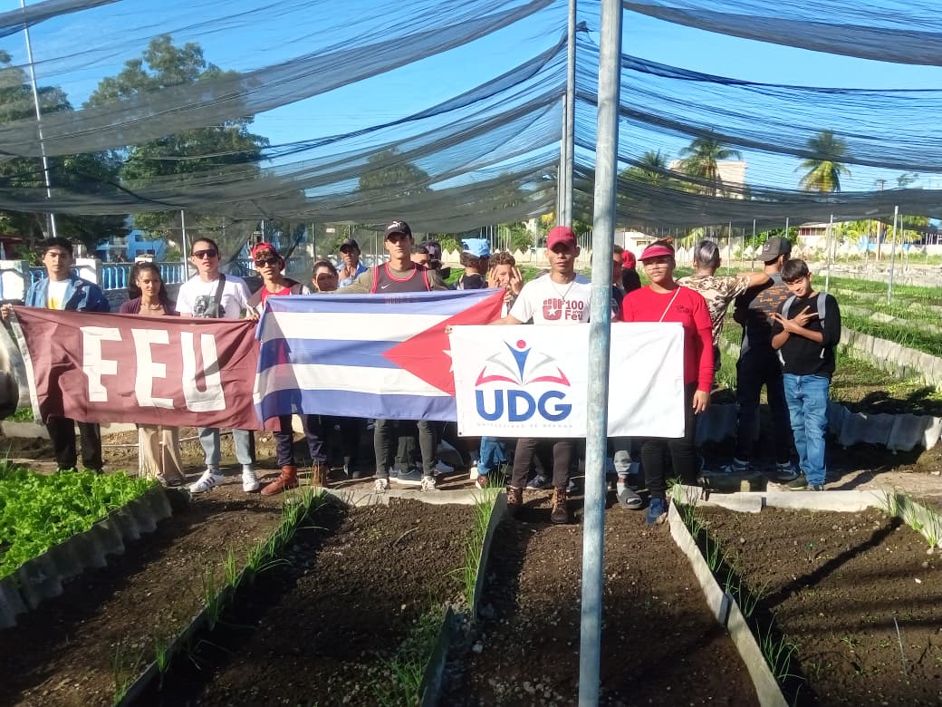 "Aquí me hago Fidelista"

🕊️ En el año del Centenario de nuestro Comandante, y en el marco de la jornada #AquíMeHagoFidelista , la #FEU de la #UniversidadDeGranma demuestra su compromiso con el campo y la economía cubana.

Estudiantes al frente, como nos enseñó el Comandante.