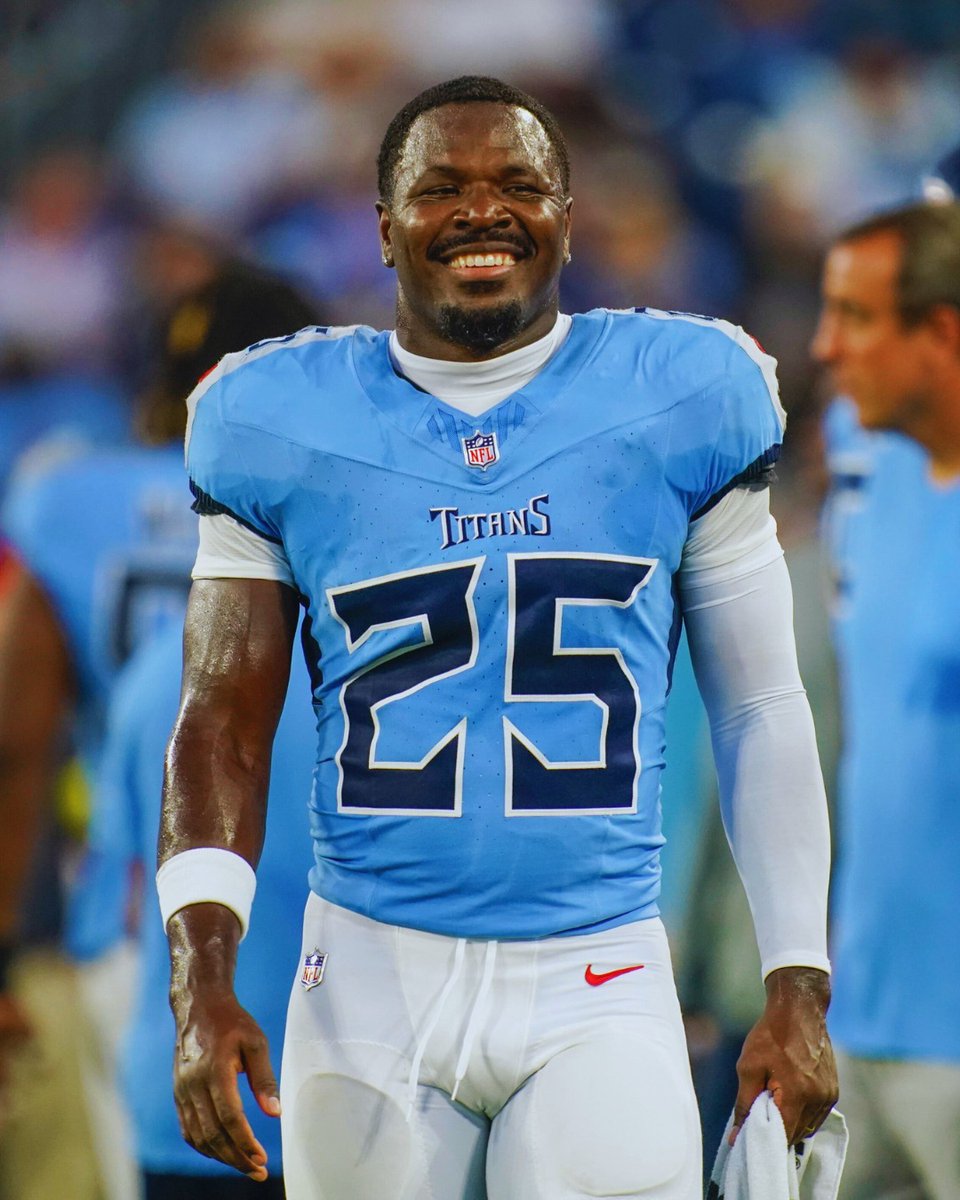 MySportsUpdate's tweet photo. The #Titans have released C Lloyd Cushenberry and S Xavier Woods.

Tennessee now has over $100M in cap space. https://t.co/7h3Zh7iGtf