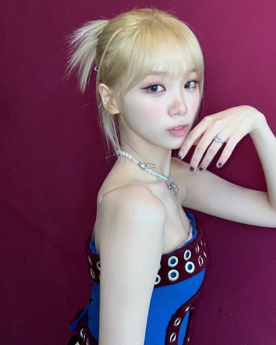 Satakara69's tweet photo. Chaewon makes you stop scrolling https://t.co/BbVFqMEy5Y