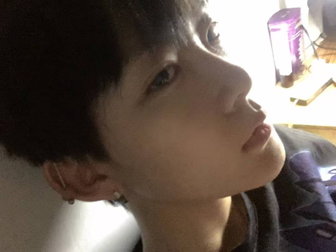 crycryc_'s tweet photo. 好想成为无畏契约高手然后急头白脸地忧郁一回 https://t.co/I8uVzLWNGy