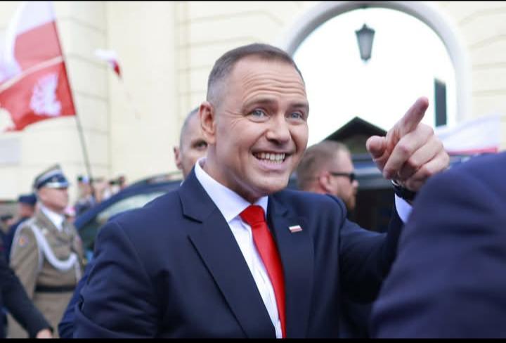 Widzisz, że ktoś atakuje publicznie lub próbuje zdyskredytować Prezydenta Karola Nawrockiego? Nie bądź obojętny! 

Co w takiej sytuacji zrobić?

1. Zrób zrzut ekranu (wpis/komentarz/wiadomość)
2. Skopiuj link prowadzący do tego komentarza/profilu
3. Wyślij go do nas na maila: