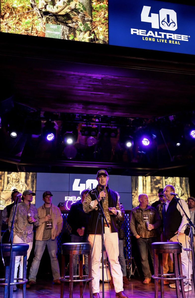 NateHosie's tweet image. What an incredible honor to play @Realtree 40th anniversary in Nashville! Incredible company amazing people true definition of legendary! Proud to be a part of team and to call them friends! Amazing night cheers to the 40 years! #RealtreeLife