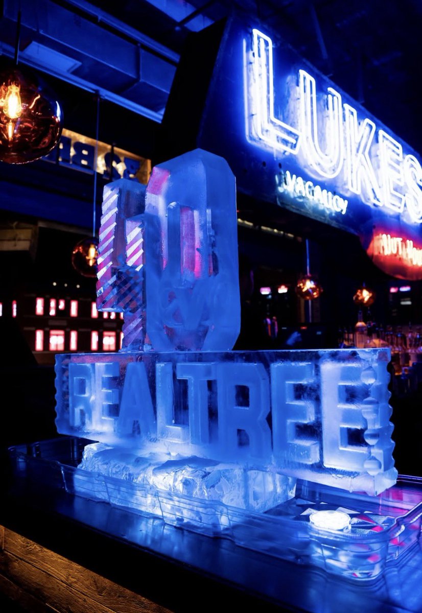 NateHosie's tweet image. What an incredible honor to play @Realtree 40th anniversary in Nashville! Incredible company amazing people true definition of legendary! Proud to be a part of team and to call them friends! Amazing night cheers to the 40 years! #RealtreeLife