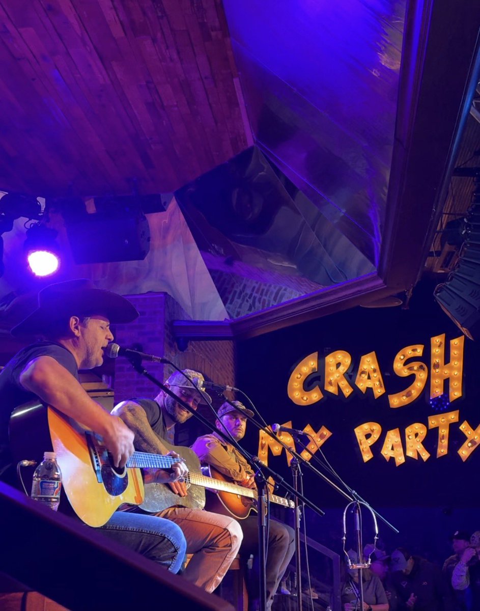 NateHosie's tweet image. What an incredible honor to play @Realtree 40th anniversary in Nashville! Incredible company amazing people true definition of legendary! Proud to be a part of team and to call them friends! Amazing night cheers to the 40 years! #RealtreeLife