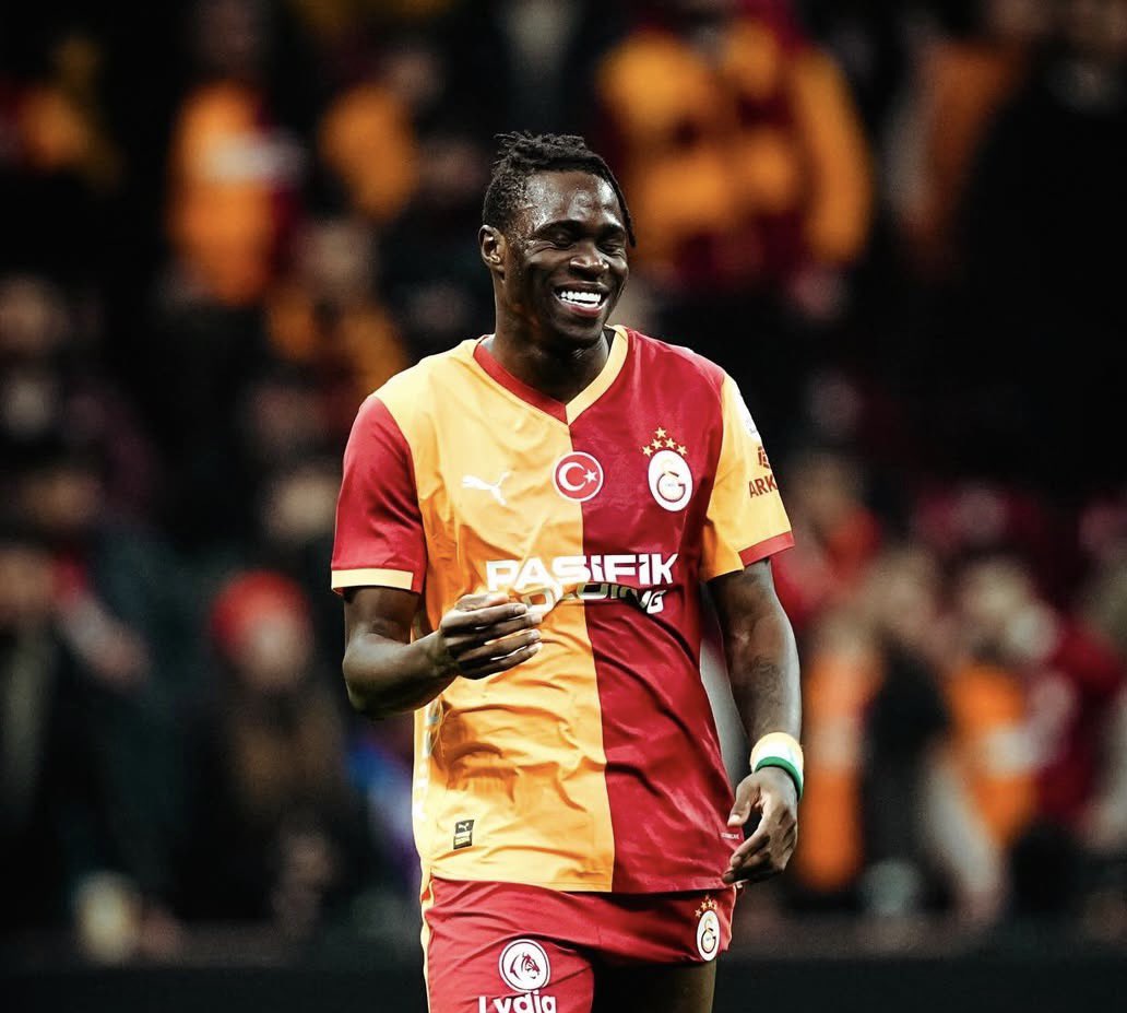 sen o topu aldın oralara getirdin ya, seni maça geç alan Okan utansın.