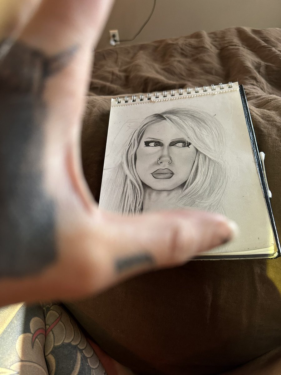 alexis xj👩🏼‍🏭 tweet media