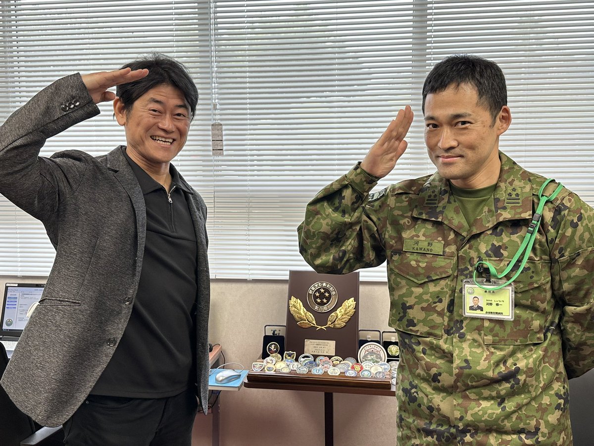 高校の同級生が、自衛隊那覇病院の院長に。彼は、コロナ禍のダイアモンドプリンセス号で最前線に立っていた医師だ。

迷彩服の院長と、血糖値の話をする日が来るとは高校時代は想像もしていなかった。

フェムテックセミナー、大盛況でした🫡

#自衛隊那覇病院 #フェムテック #血糖値 #sympafit