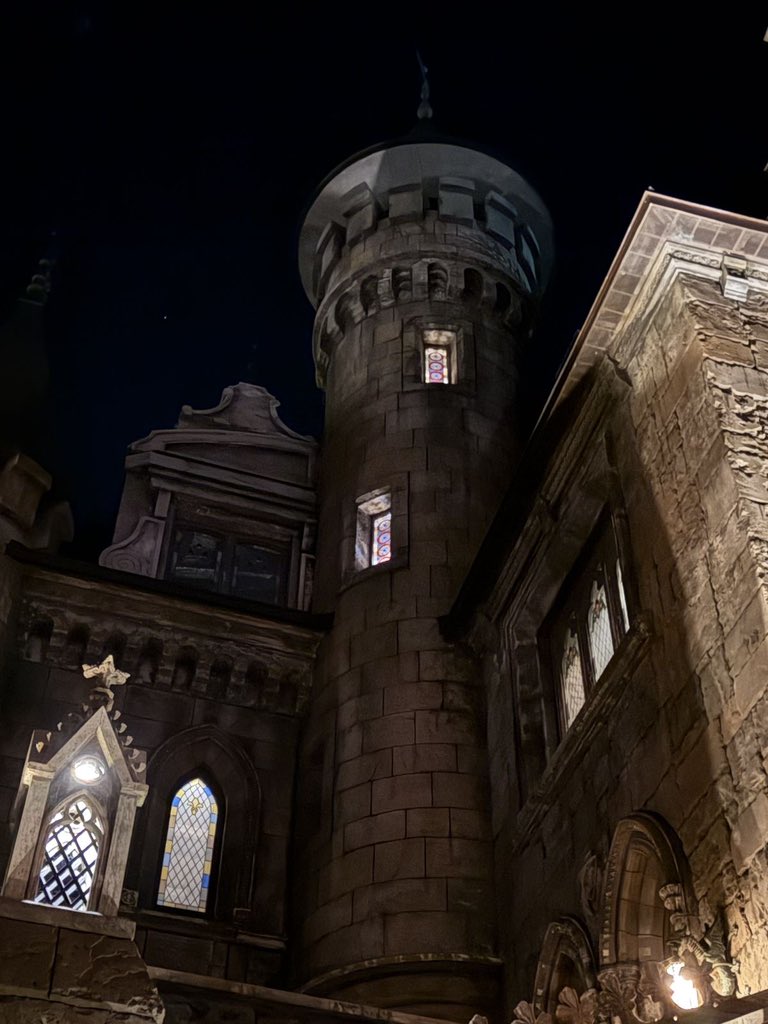 Já decorei exatamente quantos vitrais tem aqui