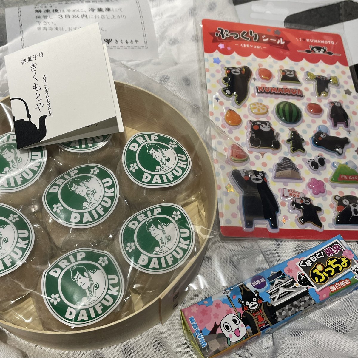 ESORA_stand's tweet photo. 熊本出身の常連様からお土産いただきました🫶ドリップ大福テンションあがる！！笑
娘ちゃんにと、くまもんシールもいただきました😂いつも本当にありがとうございます🙇 https://t.co/zKOPJy7Bs2