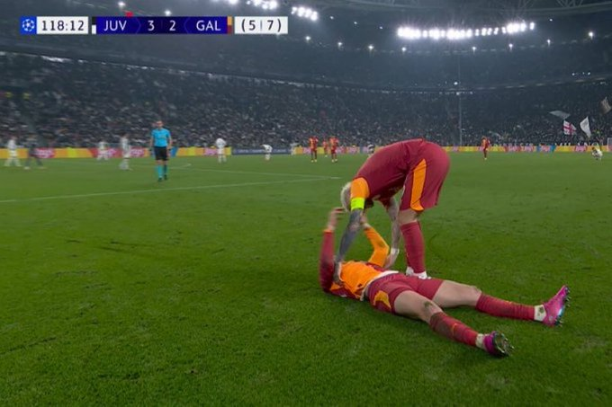gscanlisk's tweet photo. 🚨🚨| GOAL: YILMAZ SCORES!!! GALATASARAY ARE GOING TO THE ROUND OF 16!!! 

Juventus 3-2 Galatasaray https://t.co/SzrSQjeUU1