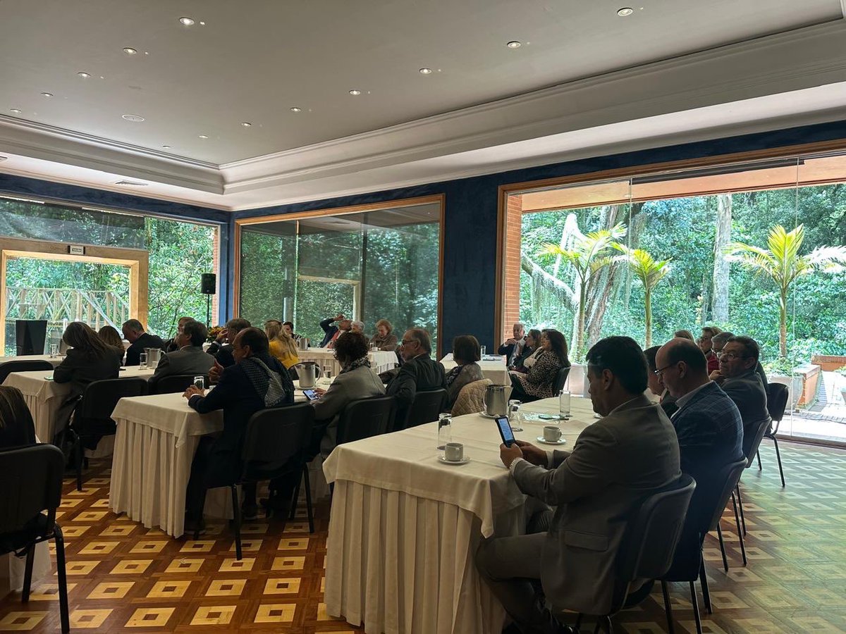 Supernotariado's tweet image. #Gestión | Participamos en el ‘Conversatorio sobre el Fideicomiso Civil’, en el marco del análisis de la Sentencia SC2119-2025 🇨🇴

Seguimos fortaleciendo las competencias jurídicas del notariado para brindar un servicio sólido, preciso y confiable, en articulación con la academia