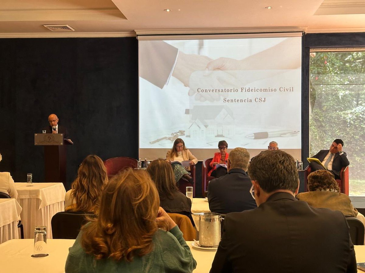 Supernotariado's tweet image. #Gestión | Participamos en el ‘Conversatorio sobre el Fideicomiso Civil’, en el marco del análisis de la Sentencia SC2119-2025 🇨🇴

Seguimos fortaleciendo las competencias jurídicas del notariado para brindar un servicio sólido, preciso y confiable, en articulación con la academia
