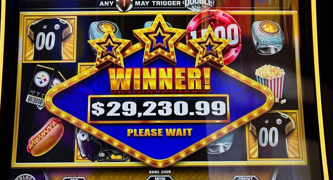 OasisCasinoPR's tweet photo. 🏈💥 ¡Se fue en grande el NFL Triple Score El Encanto en Oasis Casino!
Un afortunado se llevó $29,230.99 directo al bolsillo 💸🔥

La suerte está jugando fuerte en el Oasis del entretenimiento…
👀 ¿Será el próximo touchdown el tuyo?

📍 Oasis Casino @ https://t.co/qtKs5JijTa