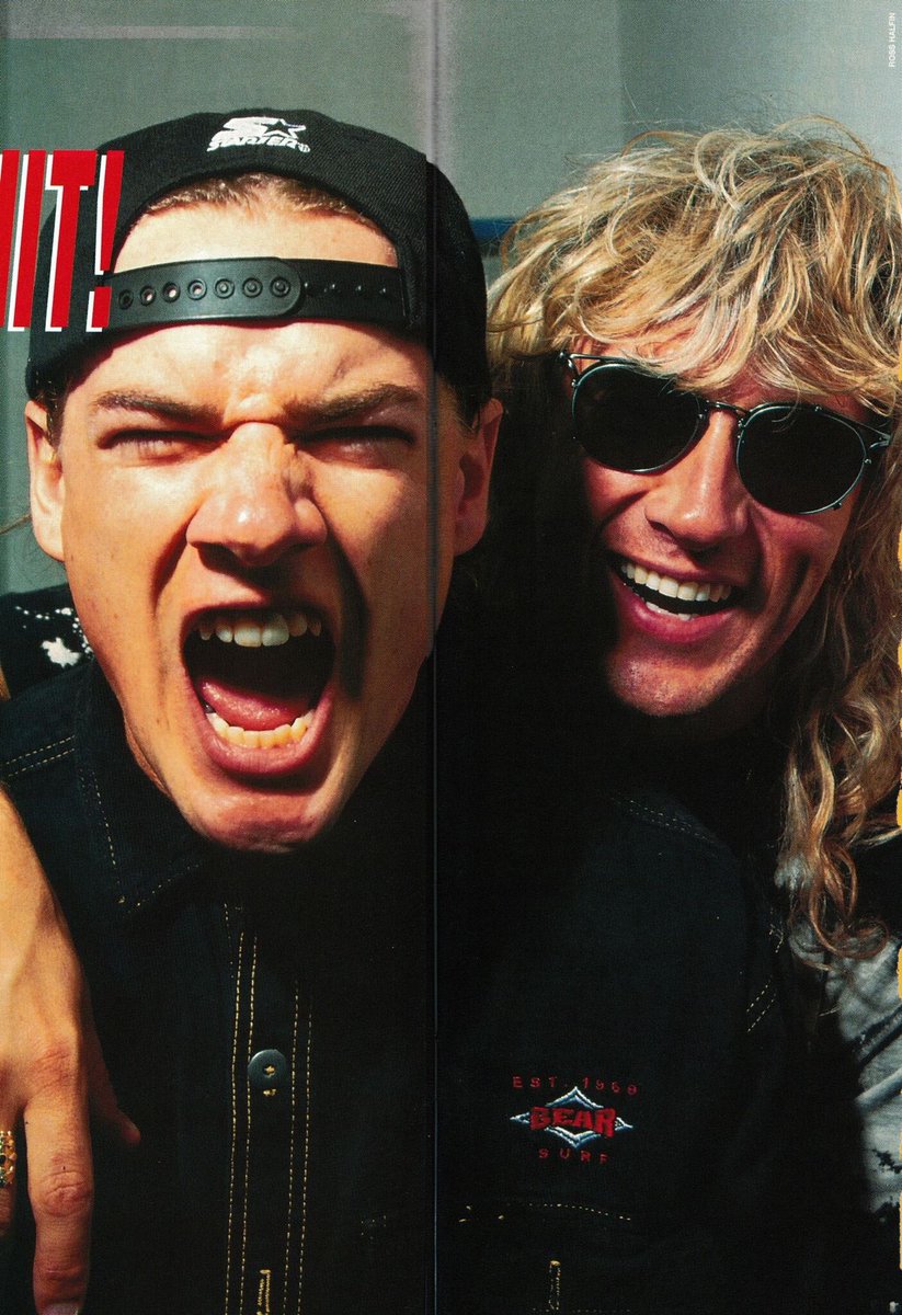 PYR0MANIAC's tweet image. guys i am obsessed with these pictures of joe still 😭😭😭😭😭 especially the second one 😭😭😭😭😭