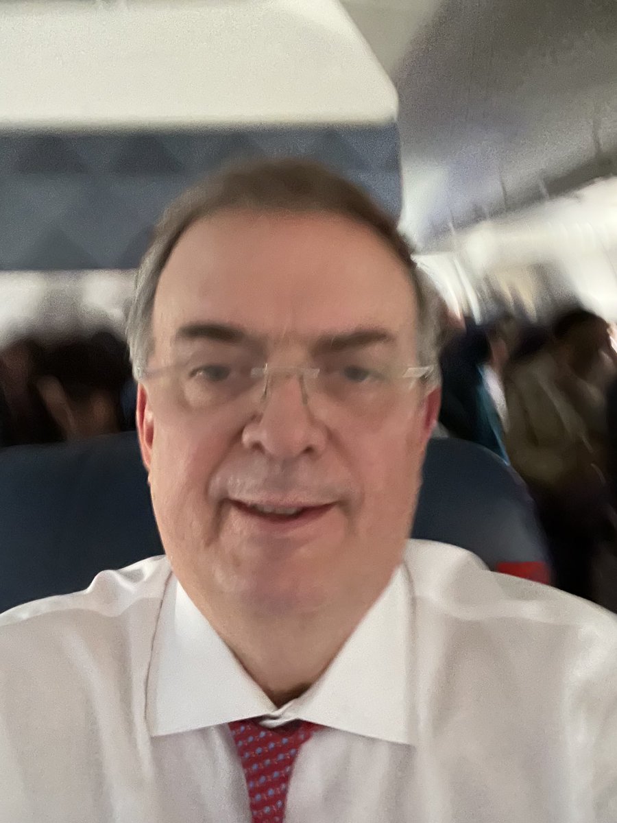 Hola , despegando hacia Estados Unidos . Les informo .