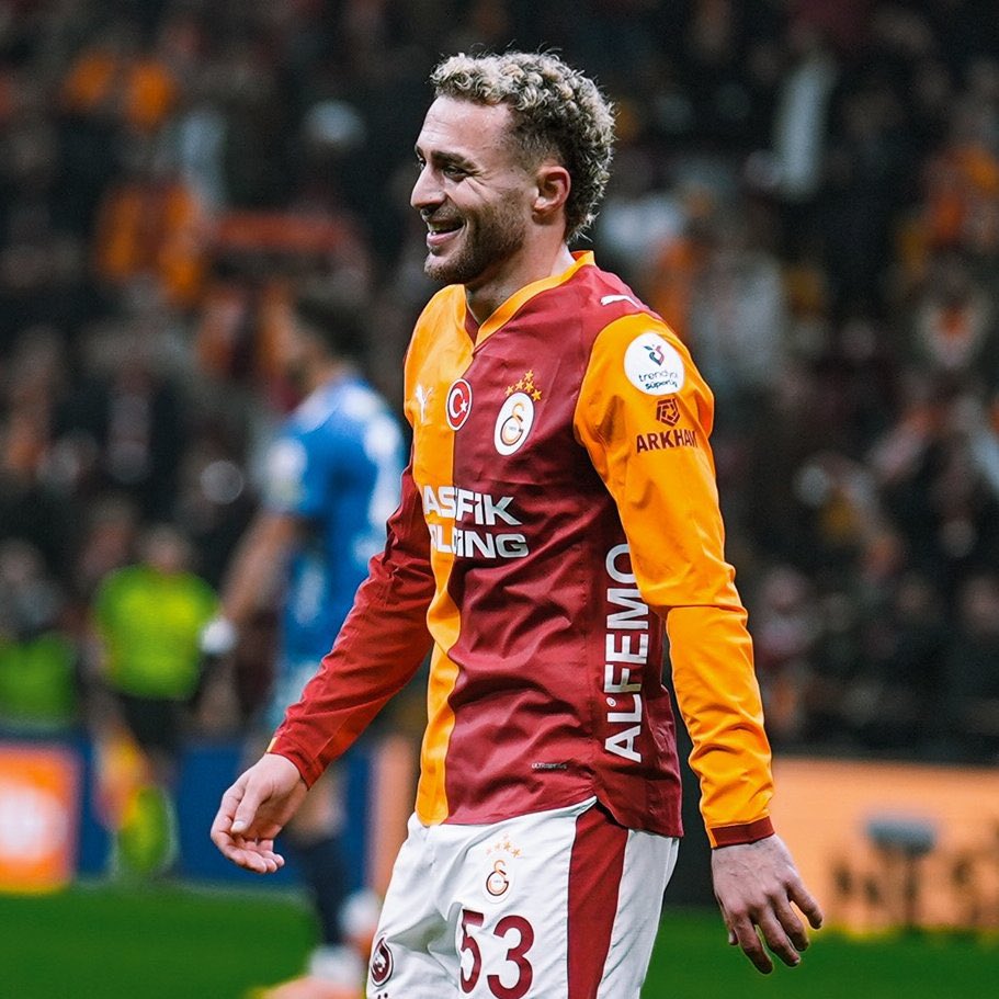 Turun büyük bölümü direkt ona yazar ama elensekte barışa yazacaktı ne garip topçusun sen amk