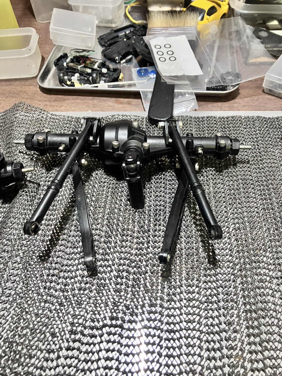 UFRegUJHVNYCXOp's tweet image. タミヤ・CC02  ホーシング1個オーバーホール完了☆

アポロチョコも見つけたので今回は重デフで組み立てた（╹◡╹）

ビスやEリングはステンレスに変えていたので錆もきれいで良き♪

あと1個は後日！w

#タミヤRC
#CC02