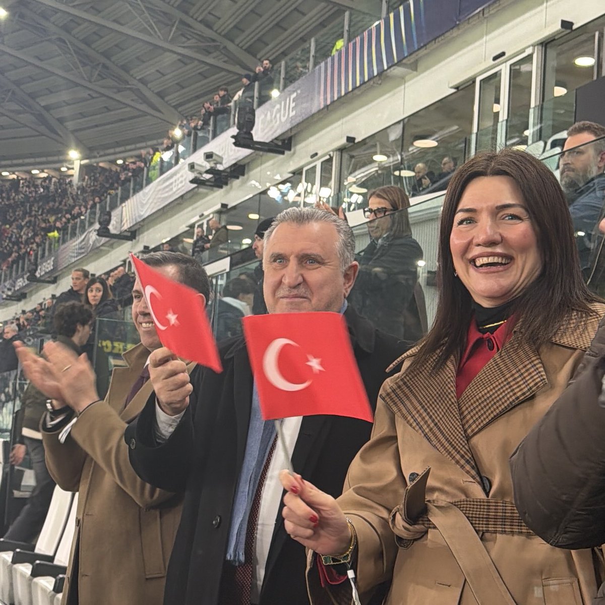 Torino’da şanlı bayrağımızı gururla dalgalandırmamıza vesile olanlara bin teşekkür!🇹🇷 <a href="/GalatasaraySK/">Galatasaray SK</a>